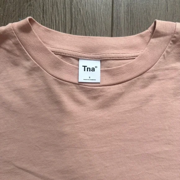 TNA Aritzia Cropped Cut-off Long Sleeve Shirt. - Picture 3 of 3